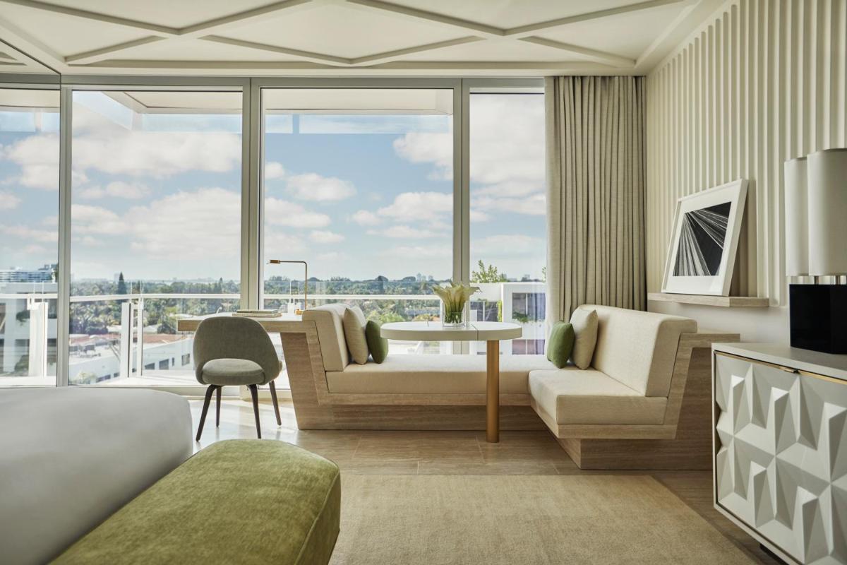 Suitetrails - Four Seasons Hotel at The Surf Club