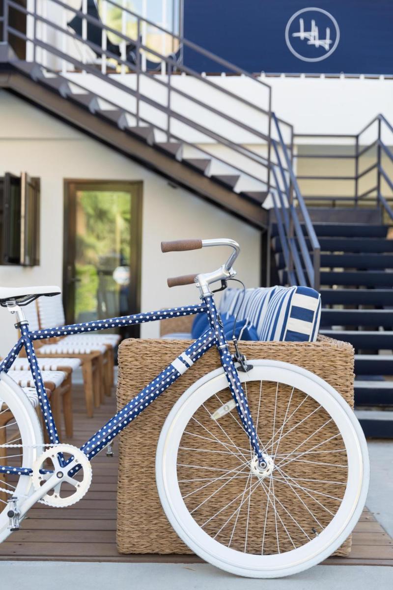 Holiday House Palm Springs - Housity
