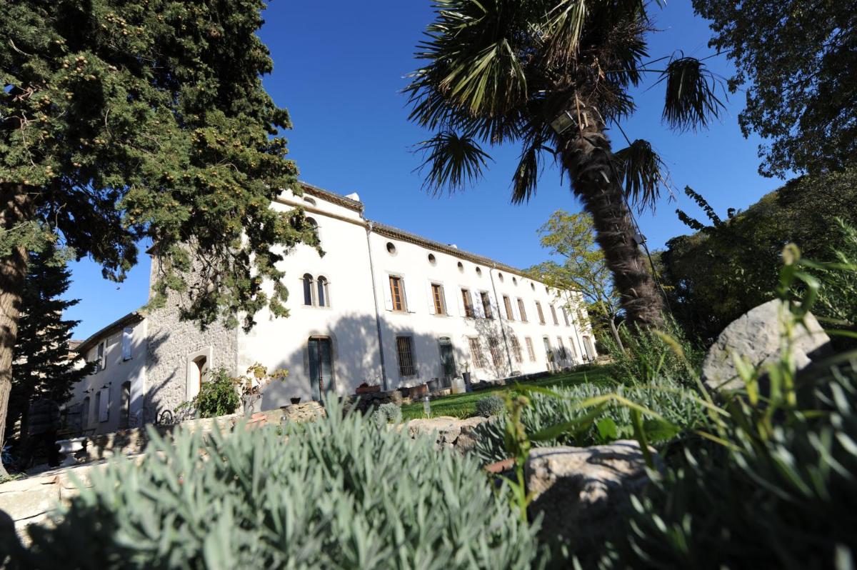 Jardin de l'établissement Logis Hôtel Château De Palaja