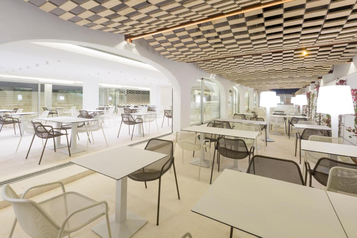 Un restaurante o sitio para comer en Ebano Hotel Apartments & Spa