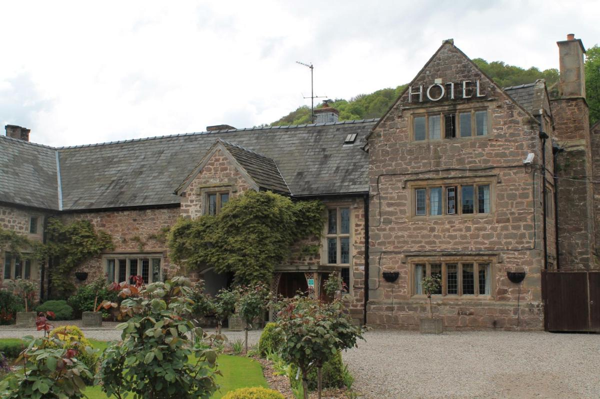 Old Court Hotel & Suites - Housity