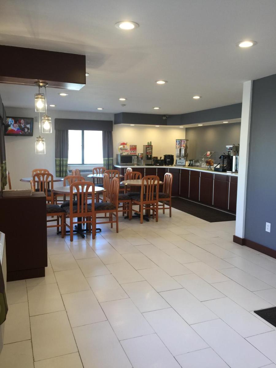 Super 8 by Wyndham Zanesville - Housity