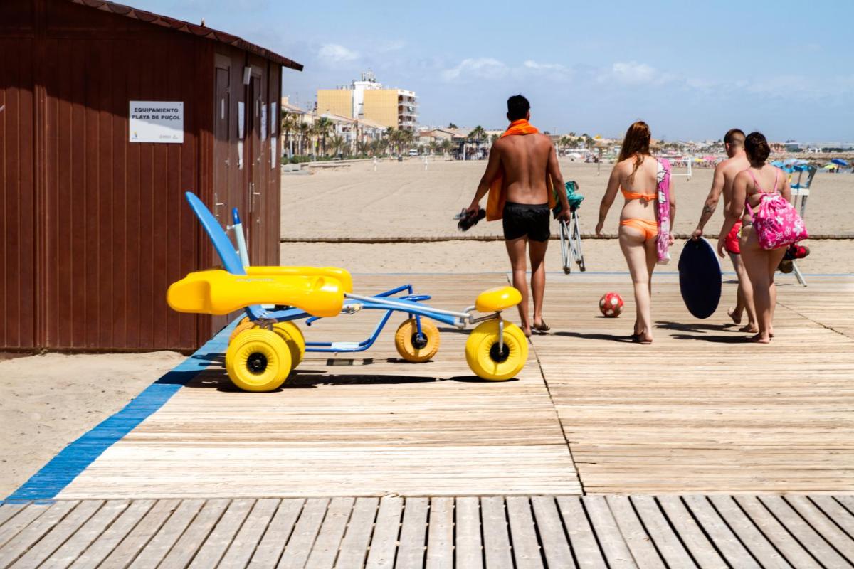 Tot un Mon-Beachfront House - Housity