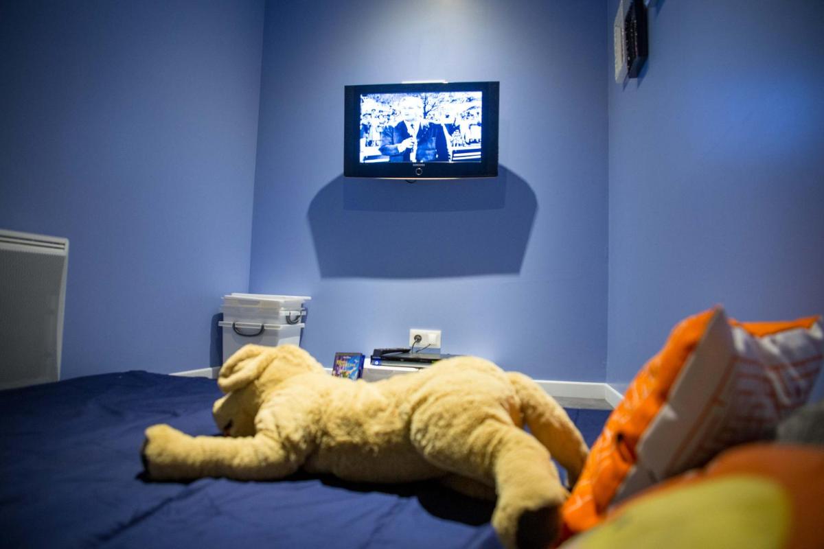 Télévision ou salle de divertissement dans l'établissement Domaine De La Corniche