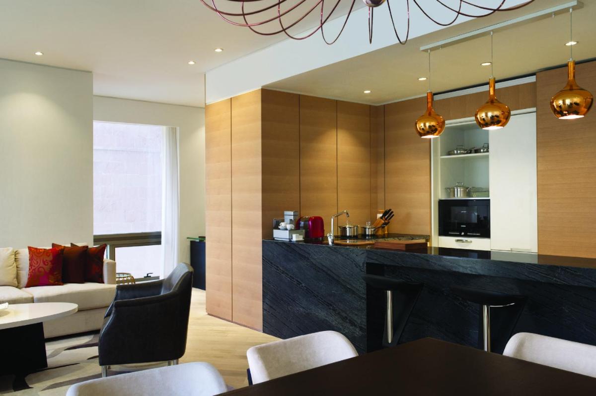 a kitchen and living room with a table and chairs at Hyatt Regency Delhi in New Delhi a kitchen and living room with a table and chairs at Hyatt Regency Delhi in New Delhi