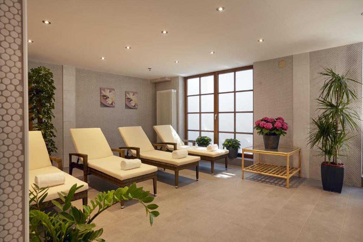 Ein Sitzbereich in der Unterkunft HYPERION Hotel Garmisch - Partenkirchen