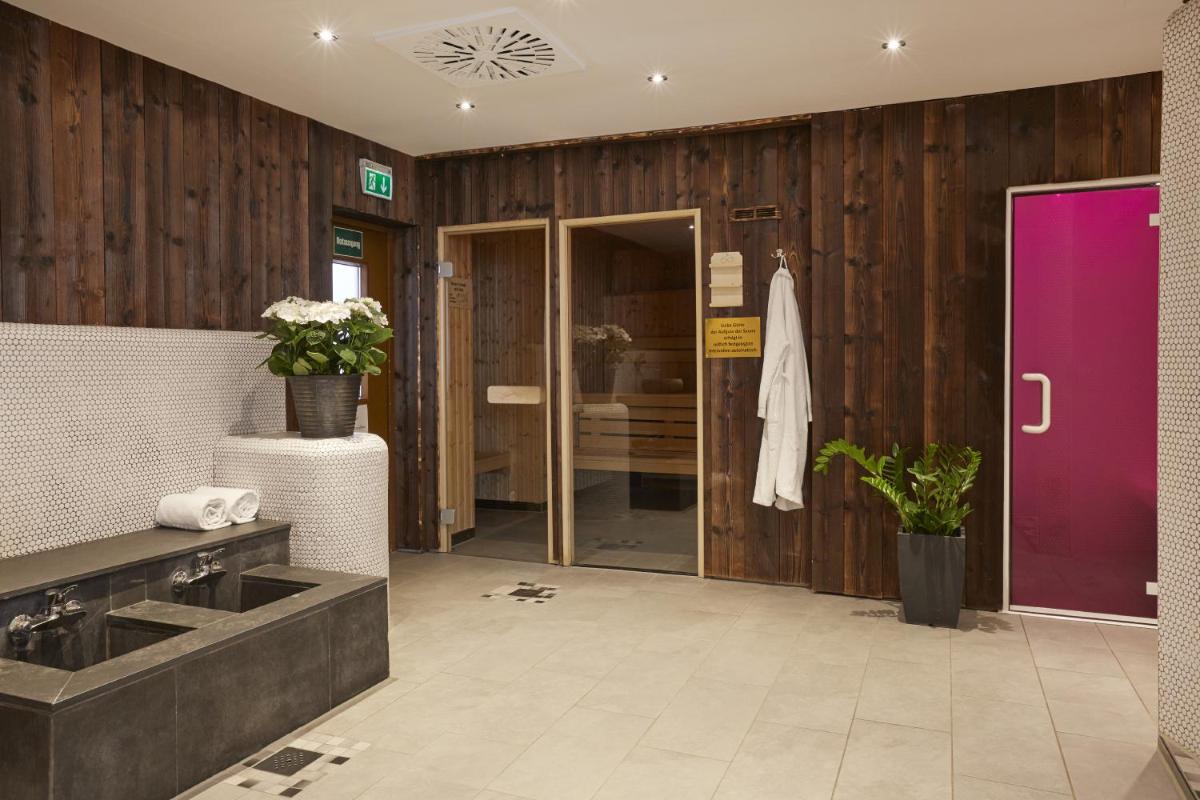 Ein Badezimmer in der Unterkunft HYPERION Hotel Garmisch - Partenkirchen