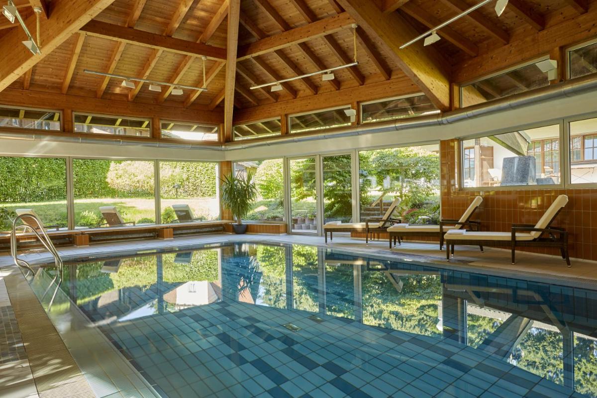 Der Swimmingpool an oder in der Nähe von HYPERION Hotel Garmisch - Partenkirchen