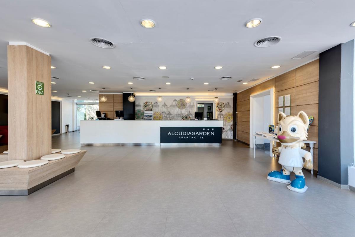 El vestíbulo o zona de recepción de Alcudia Garden Aparthotel