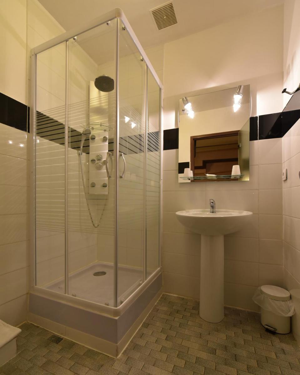 Logis Hôtel Saint Jacques - Housity