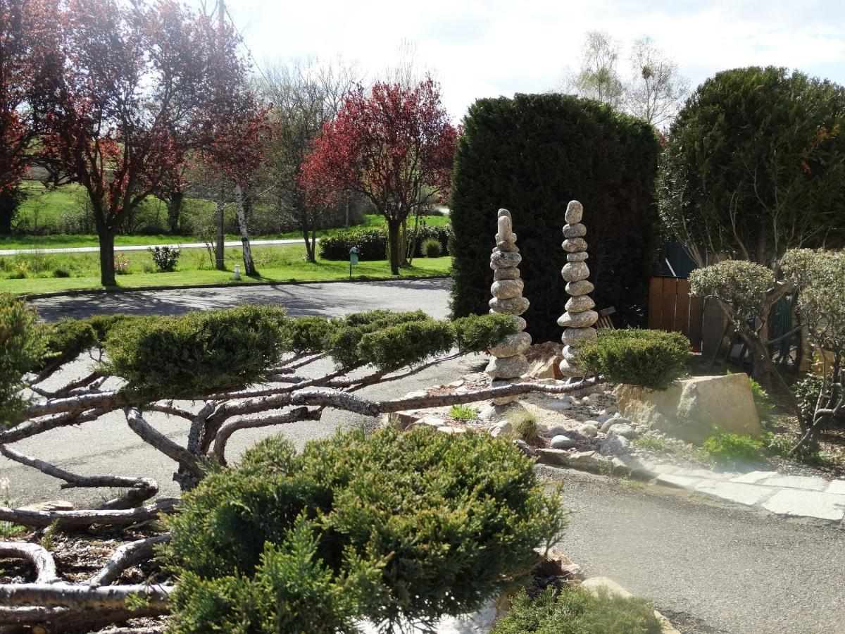 Jardin de l'établissement Maison Legate "Hôtel Le Baudiere & Spa"