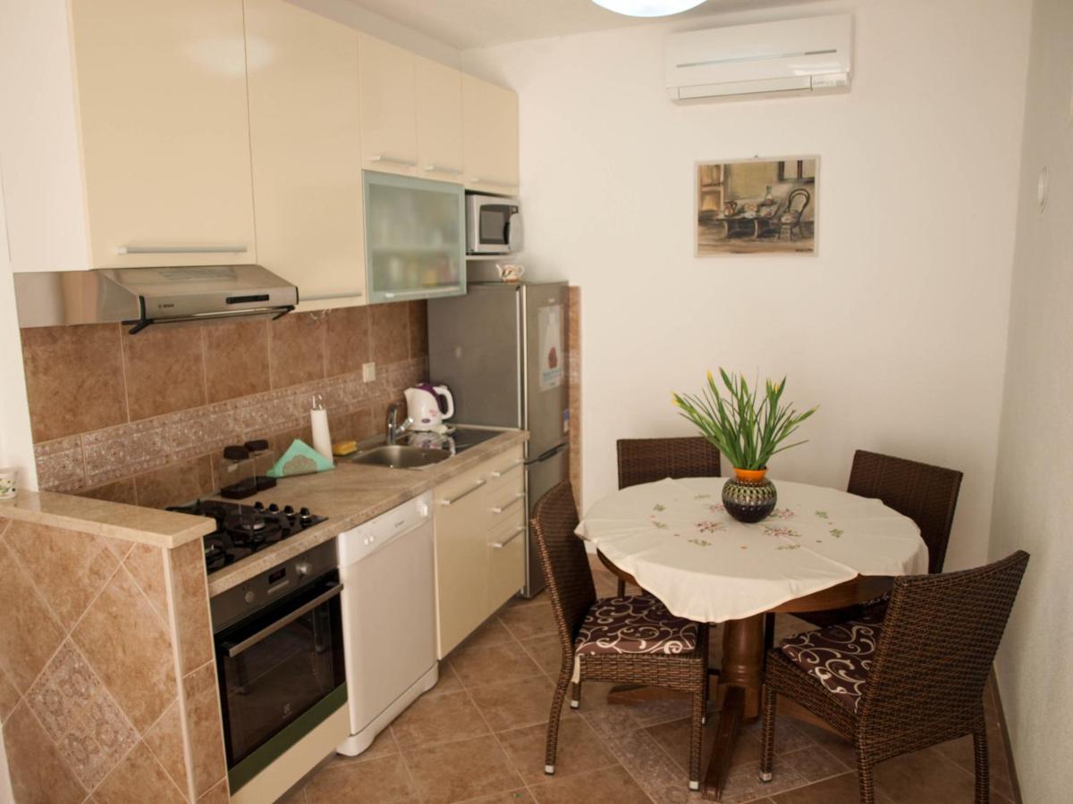 House Nataniel in Omiš near sea - Housity