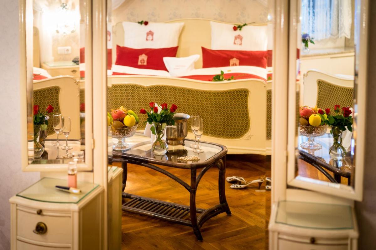 Romantik Hotel Deutsches Haus - Housity