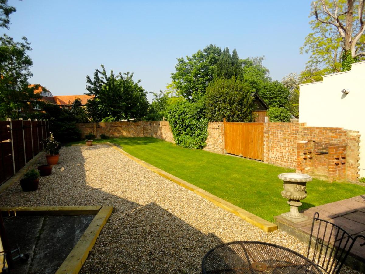 Warwick Lodge - Housity