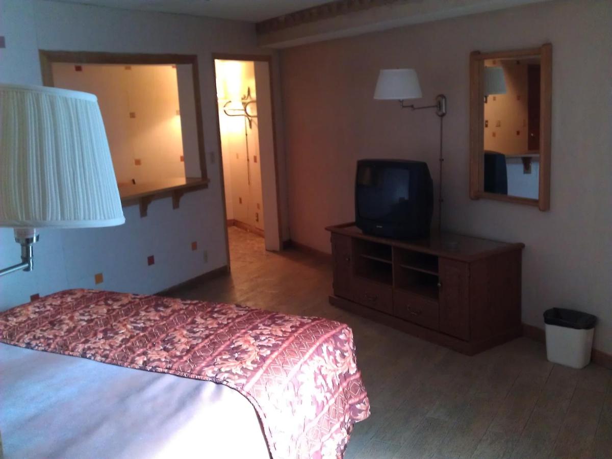 Downey Inn Luxury Suites - Housity