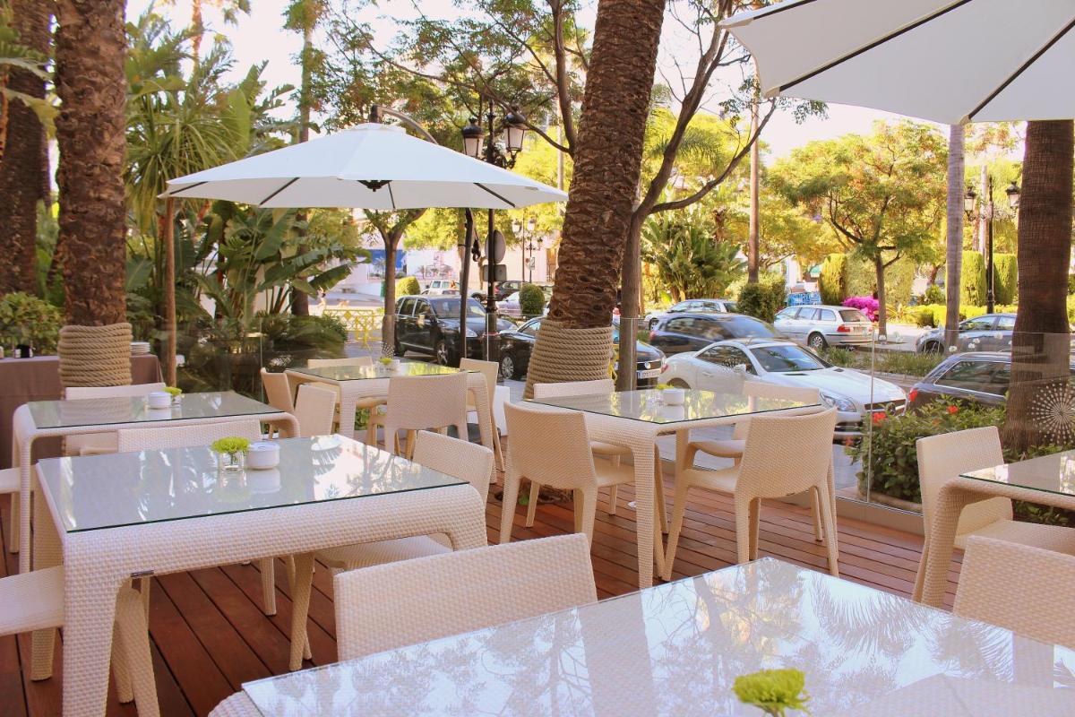 Jardín al aire libre en Aparthotel Monarque Sultán