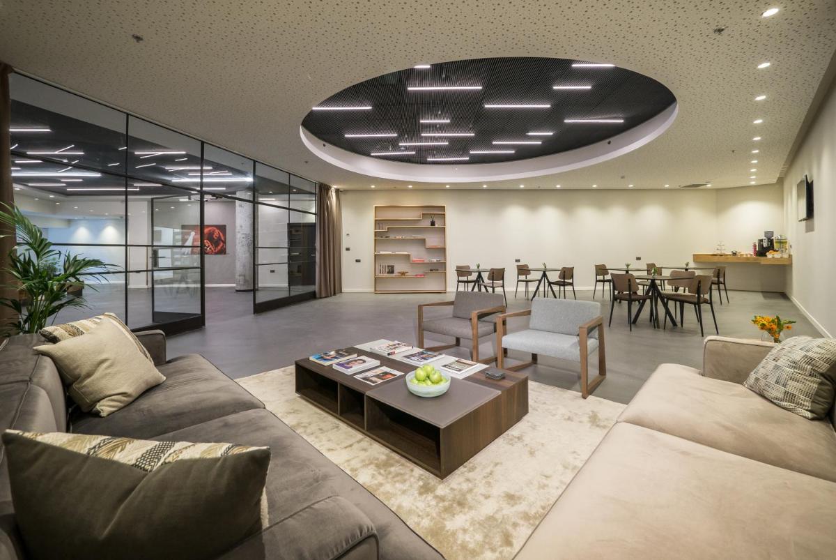 Suitetrails - La Cappella Business Boutique Hotel