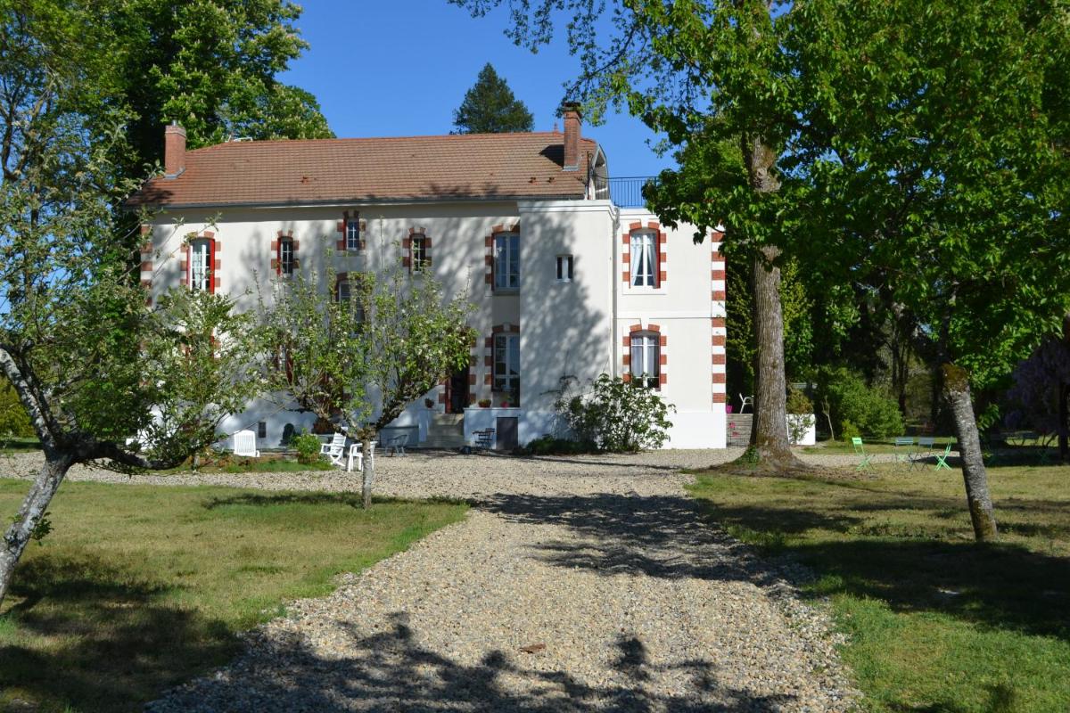 Les chambres d'hôtes du Domaine de Lugazaut - Housity