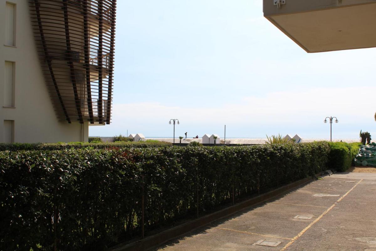 Appartamenti Diplomatic-Residence Fronte mare-Piazza Torino-Lido di Jesolo - Housity