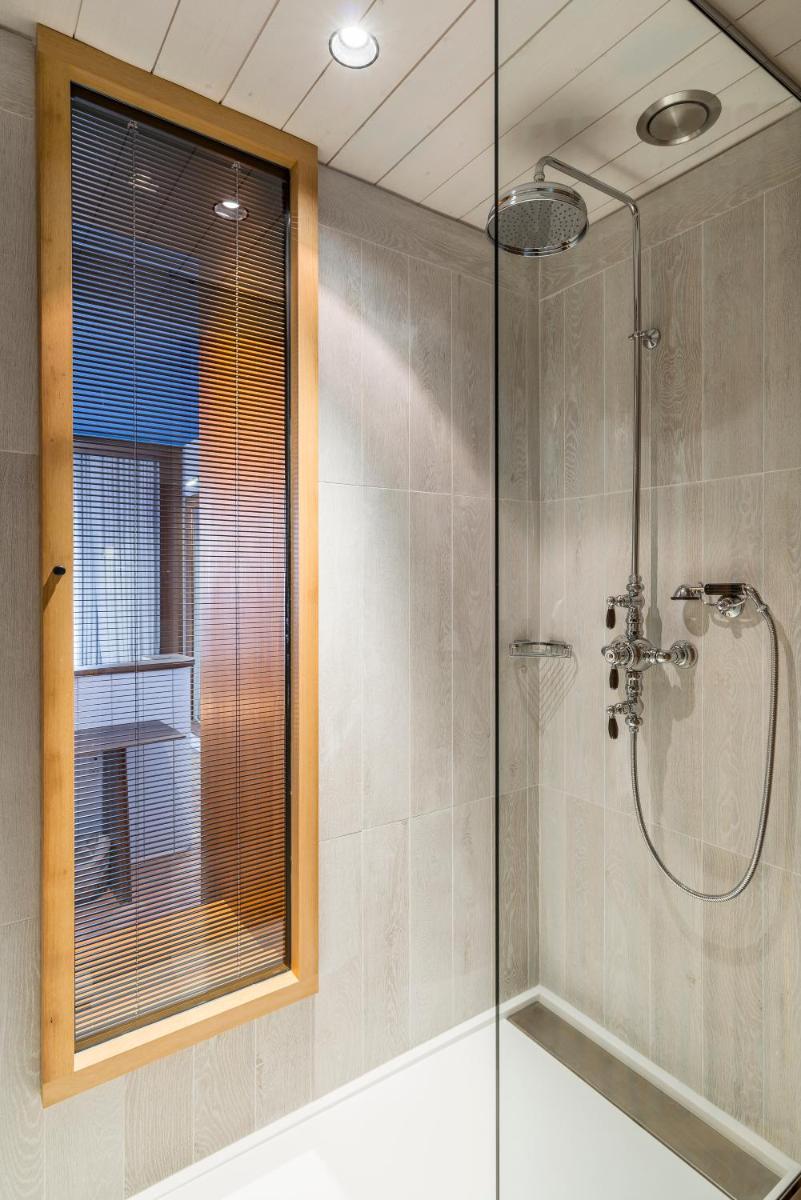 Salle de bains dans l'établissement Hôtel Le Bailli De Suffren