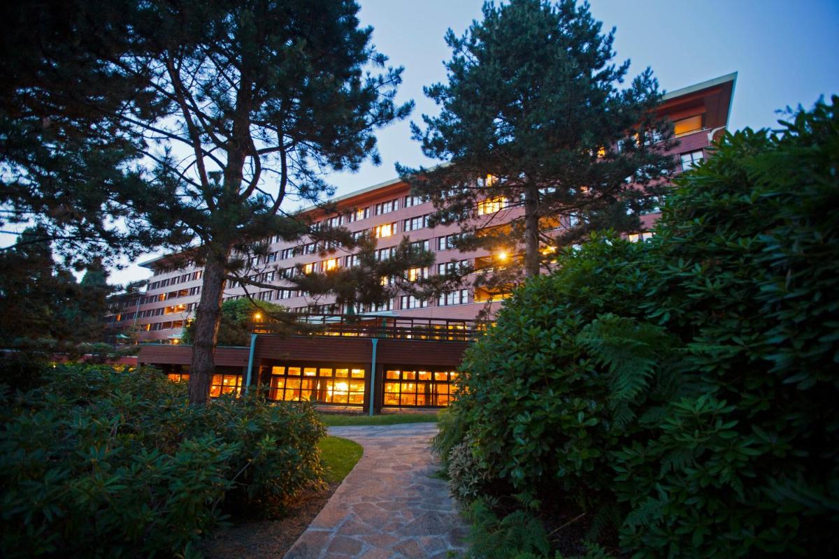 Disney Sequoia Lodge - Housity
