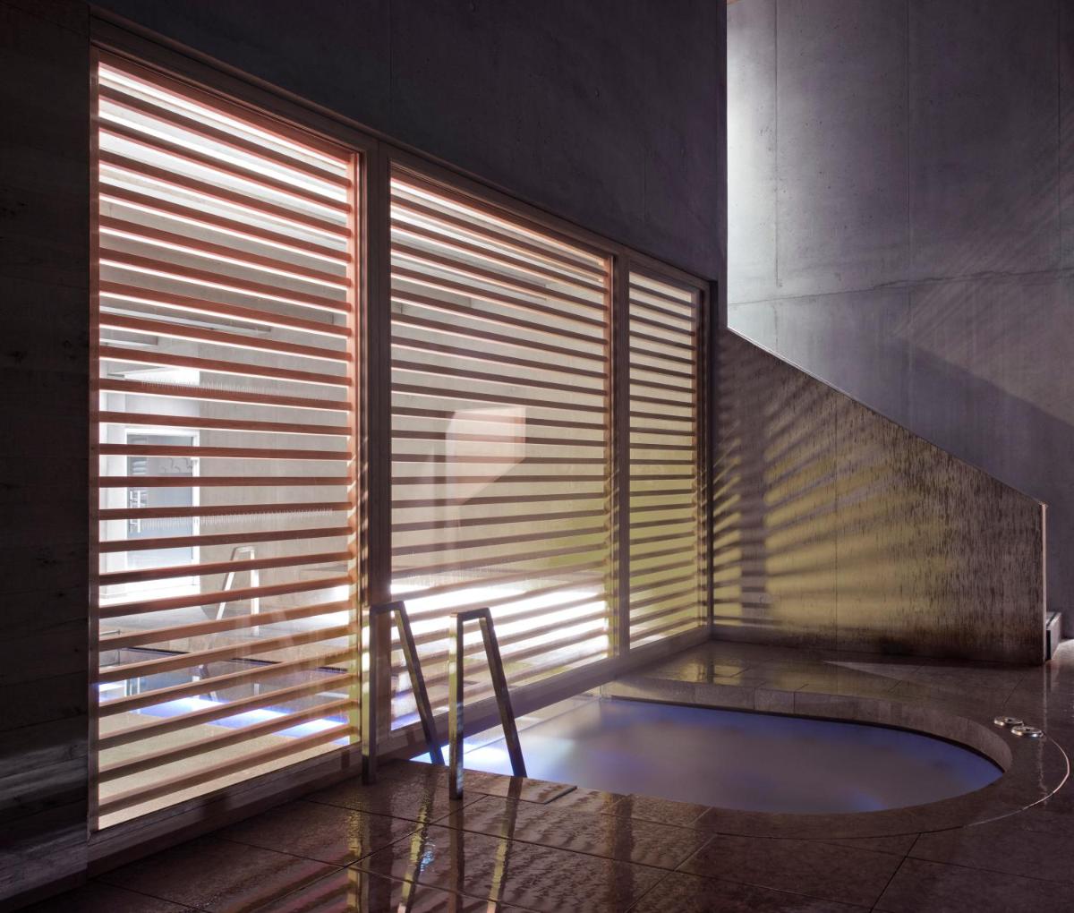 Piscine intérieure chauffée avec spa Hotel des Berges, Restaurant Gastronomique & Spa à Illhaeusern