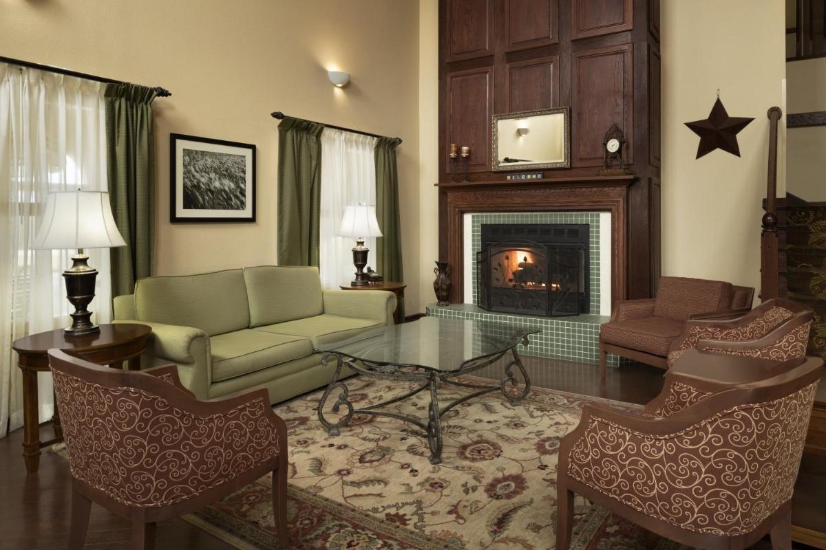 Country Inn & Suites by Radisson, Grinnell, IA - Housity