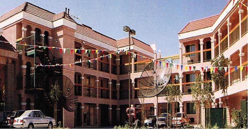 Downey Inn Luxury Suites - Housity