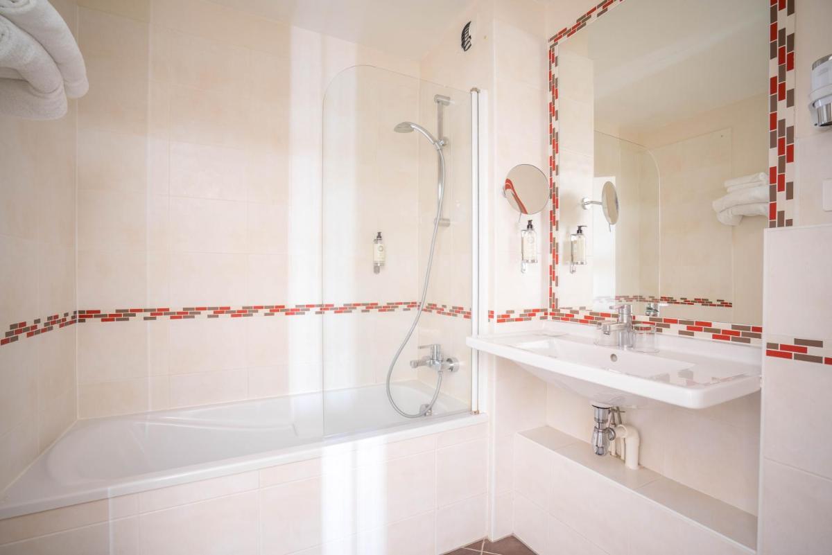 Salle de bains dans l'établissement Best Western Plus Hostellerie Du Vallon