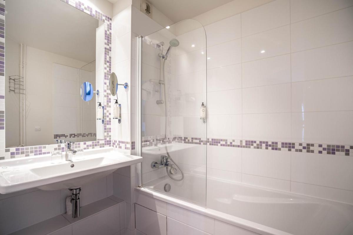 Salle de bains dans l'établissement Best Western Plus Hostellerie Du Vallon
