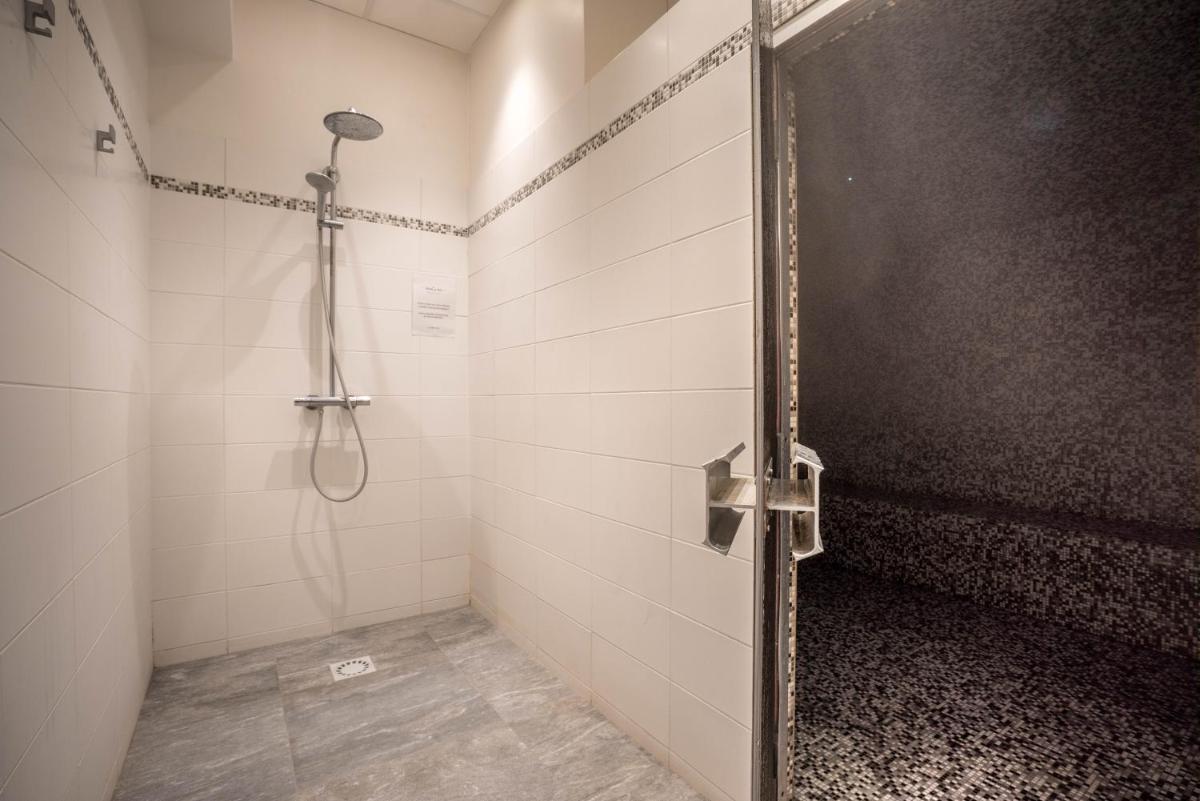 Salle de bains dans l'établissement Best Western Plus Hostellerie Du Vallon