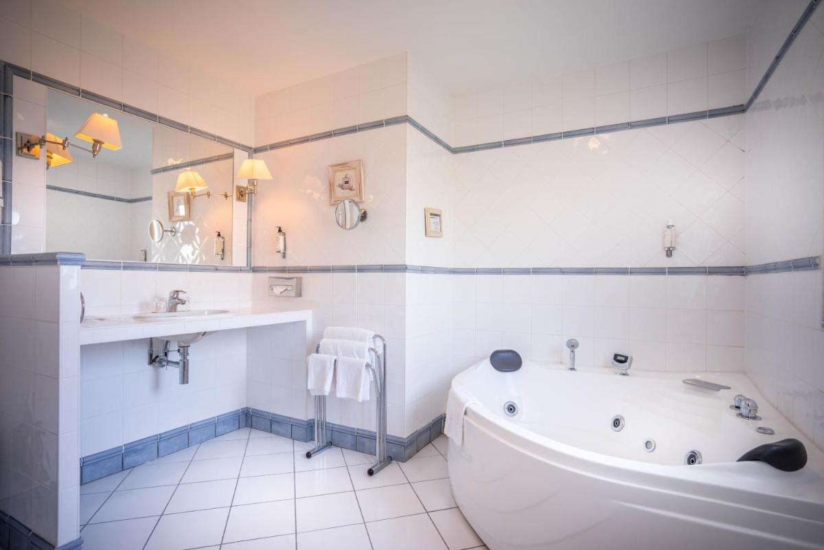Salle de bains dans l'établissement Best Western Plus Hostellerie Du Vallon