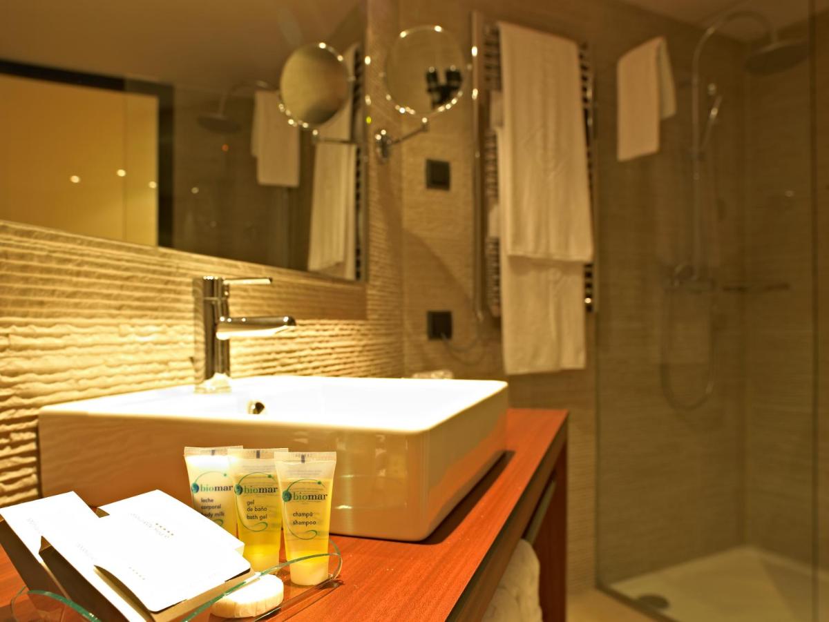 Un baño de Protur Turo Pins 4* SUP