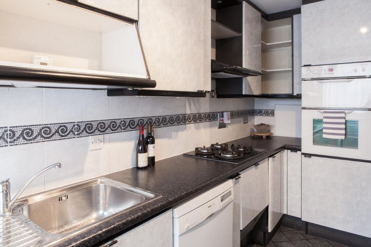 Victoria and Buckingham Palace Apartments - Housity