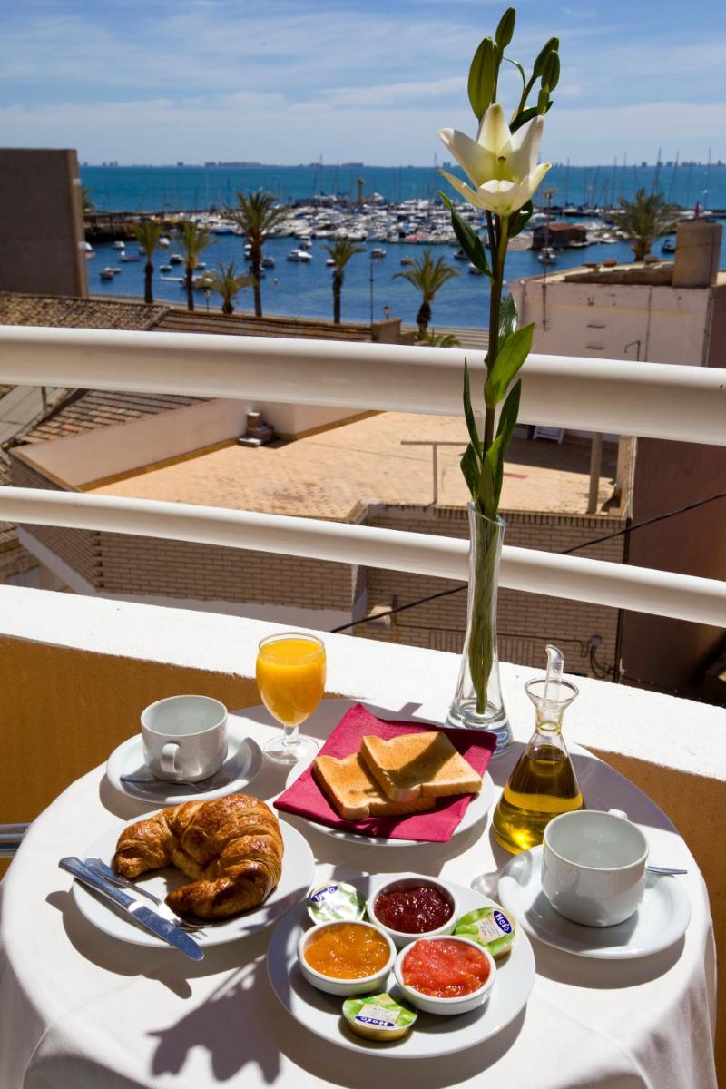 Hotel Cristina - Housity