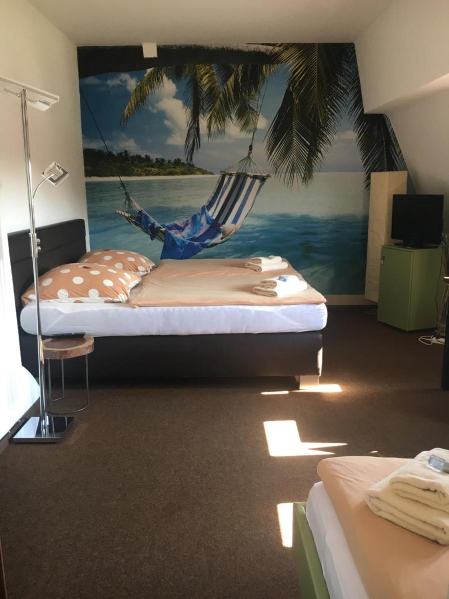 Adam Hotel - Housity