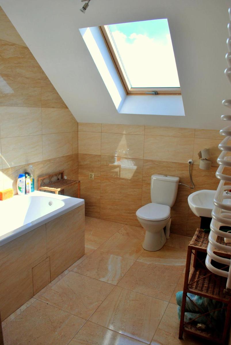Agrowczasy Nad Stawem - Plus strefa jacuzzi przy domu z jedną sypialnią - Housity