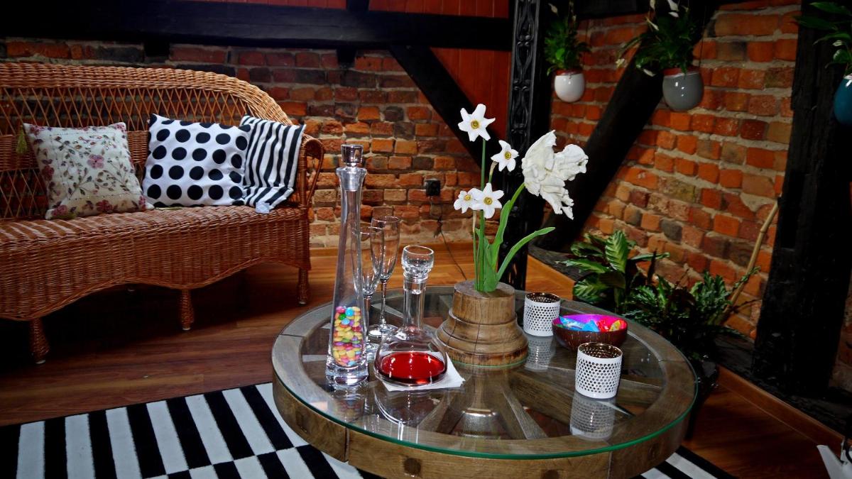 Old Attic House - Housity