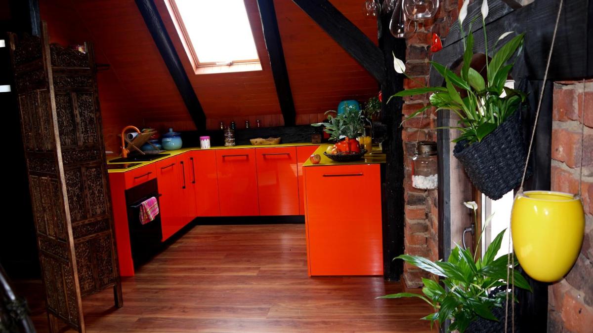 Old Attic House - Housity