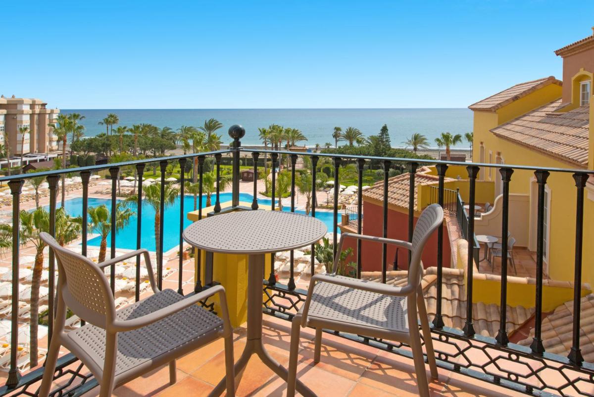 Piscina en o cerca de Iberostar Waves Málaga Playa