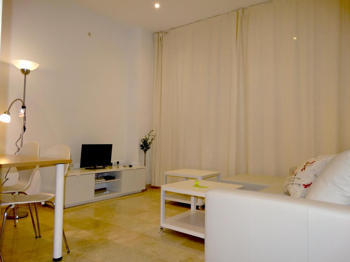 Minimalist Loft Center by gms apartamentos - Housity