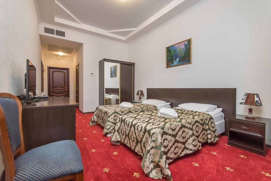 Hotel MANO - Housity