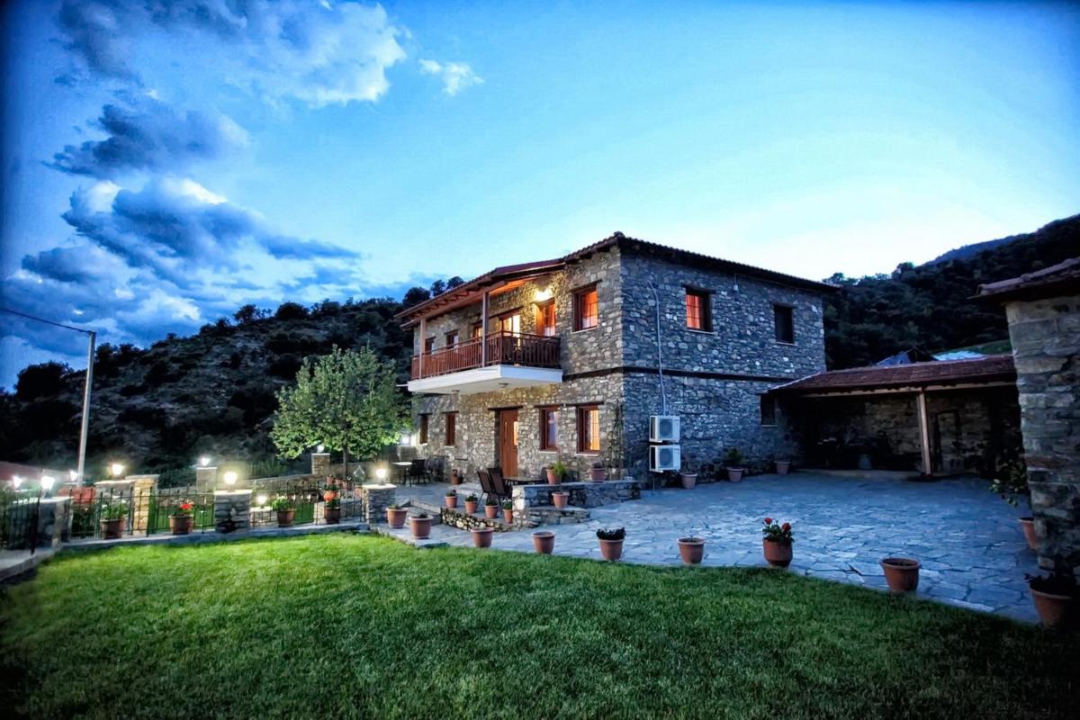 Traditional Apartments Tsikrikonis - Housity