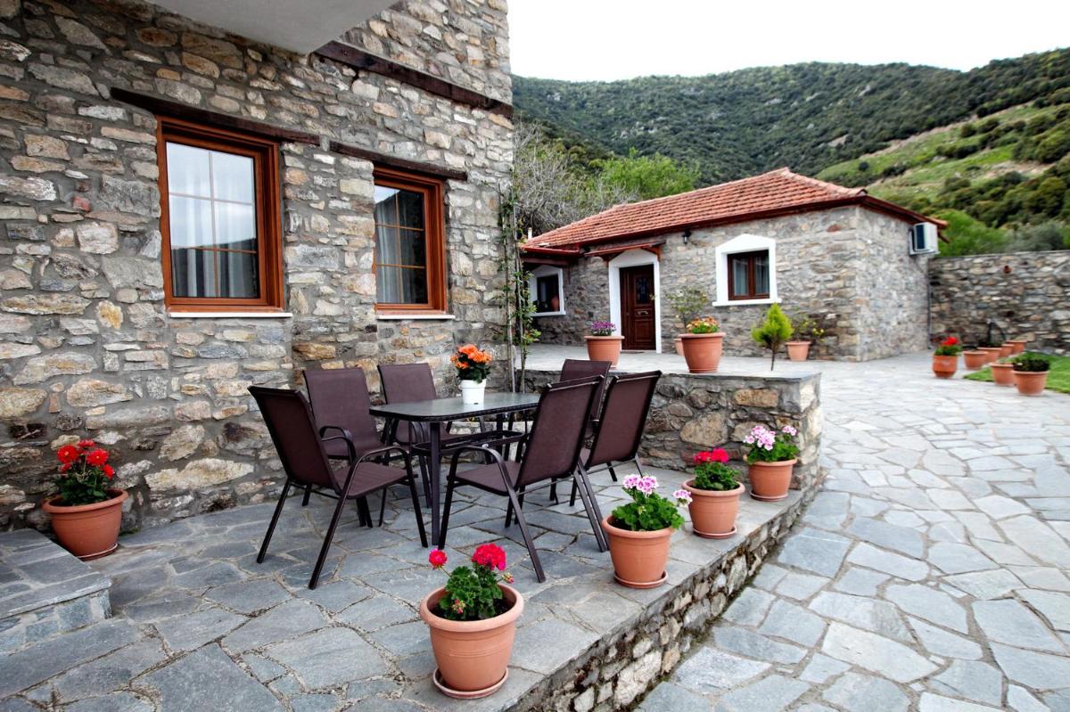 Traditional Apartments Tsikrikonis - Housity