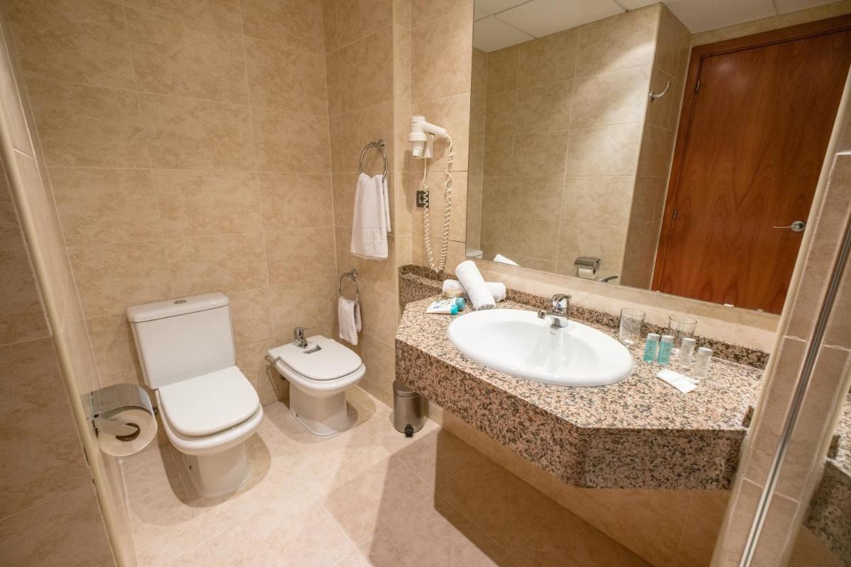 Un baño de Hotel California Palace
