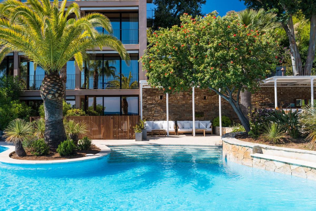 Piscine de l'établissement Hôtel Le Bailli De Suffren ou située à proximité