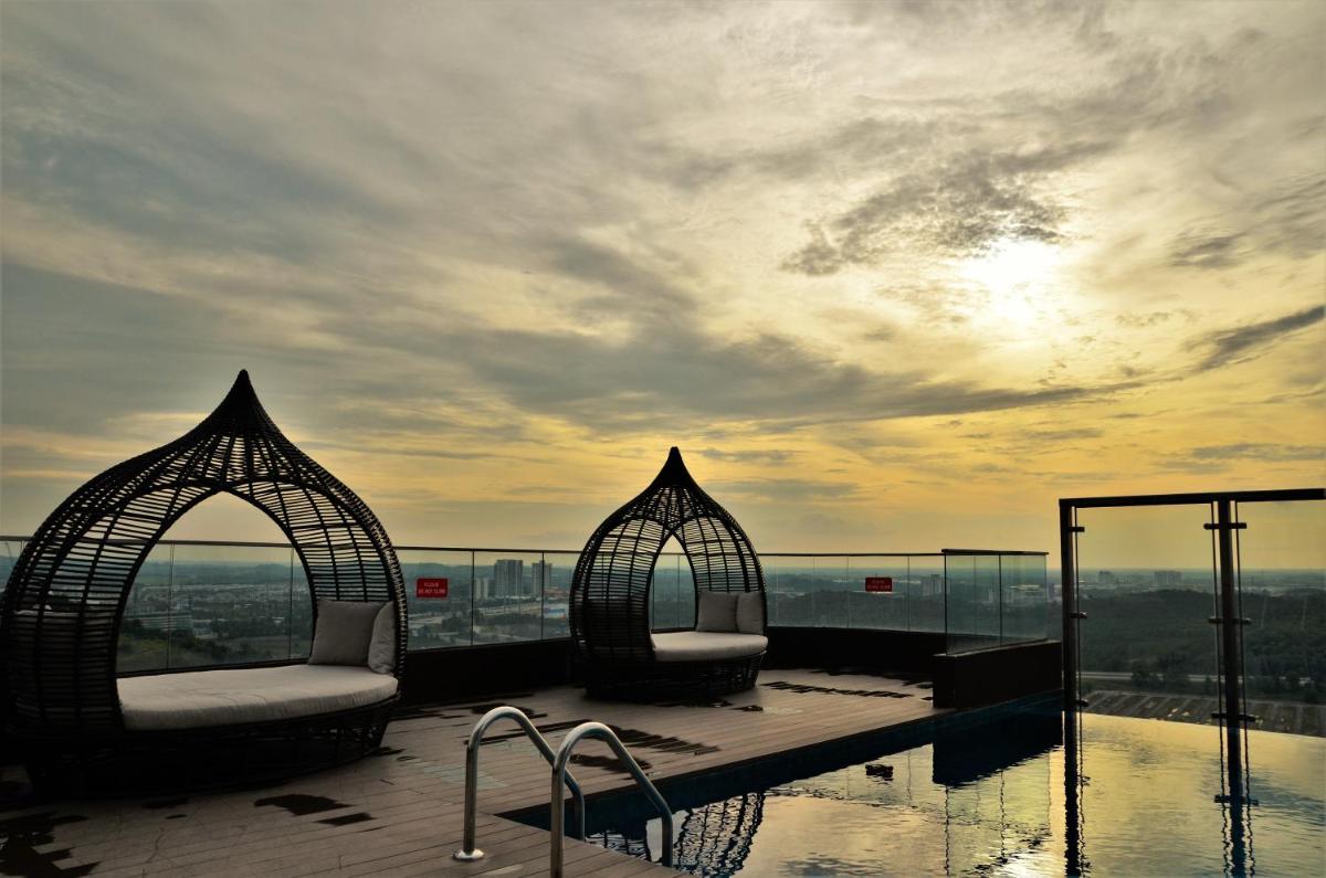 Holi Afiniti Themed Suites - Housity