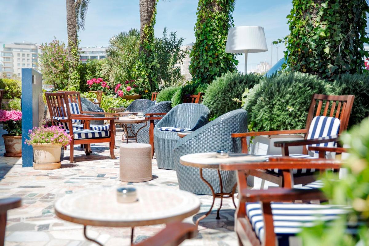 Jardín al aire libre en Portixol Hotel & Restaurant