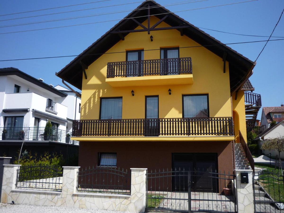 Apartmanház King - Housity