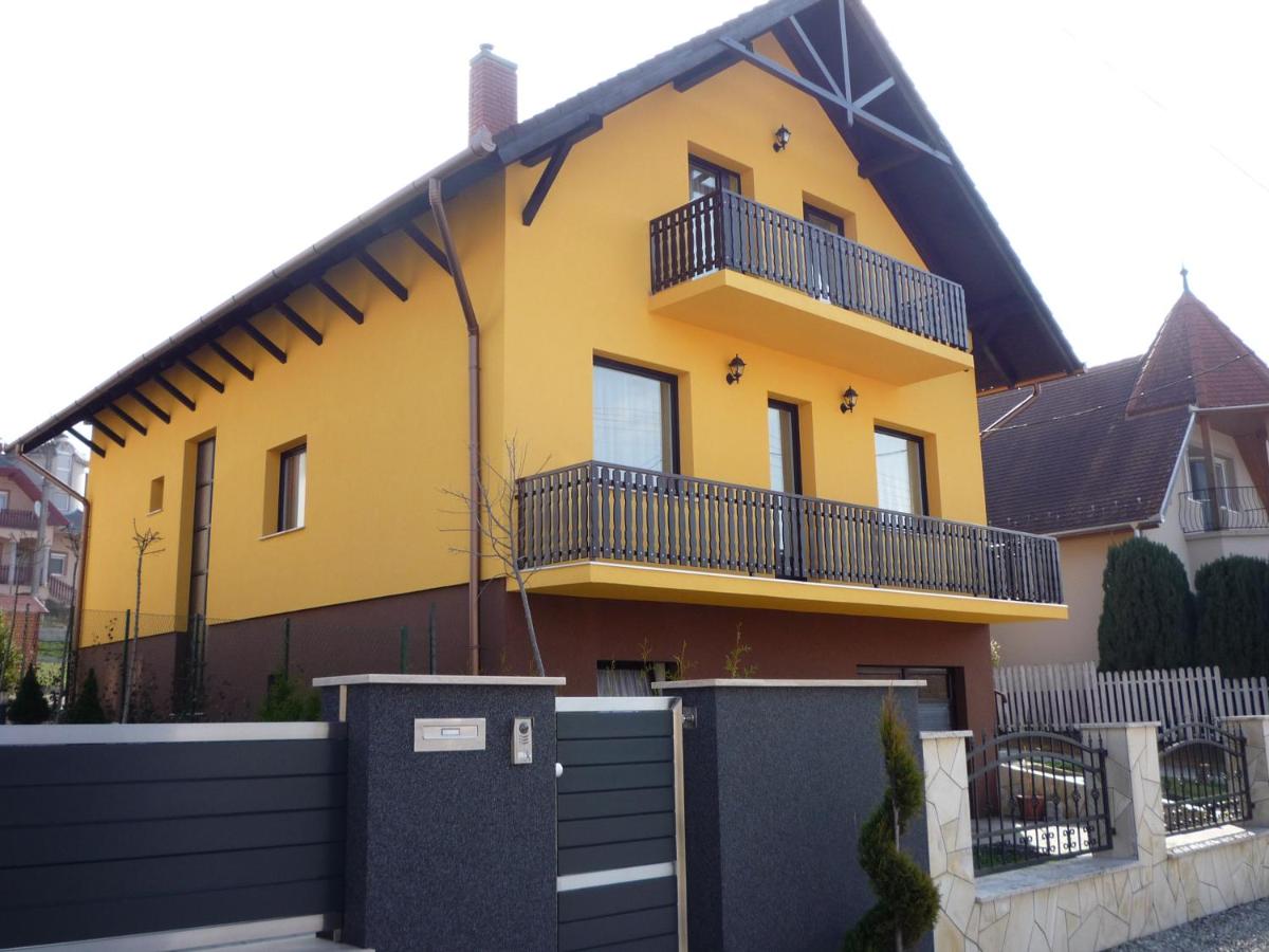Apartmanház King - Housity